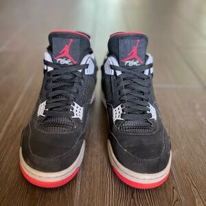 Jordan 4 Retro
Bred (2019)